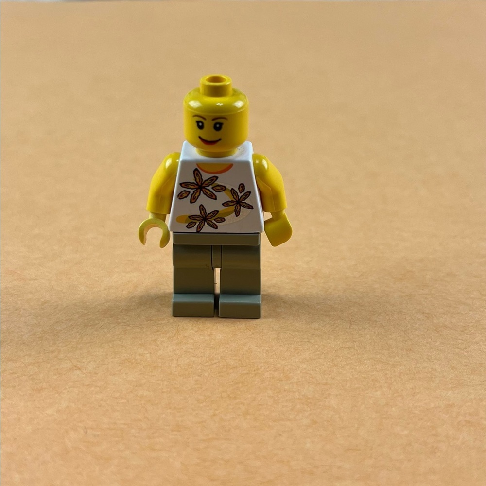 LEGO Girl Female Classic Town Minifigure Smiling Face Flower Top 2”